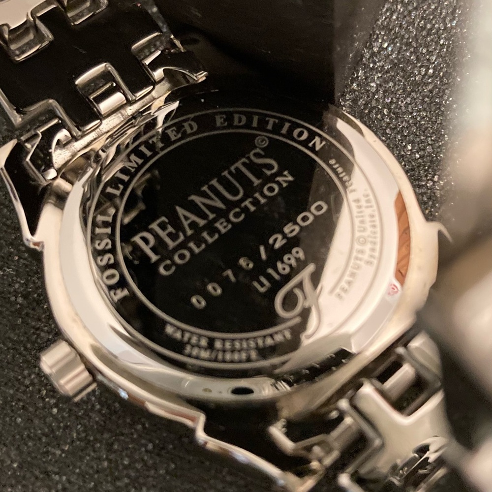 Fossil Snoopy Limited Edition Watch - Picture 12 of 15